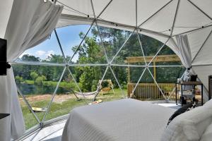 Luxury Geo Dome with Hot Tub Perfect for a Glamping Getaway near Houston, Texas