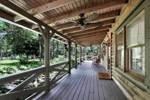 Amazing Log Cabin Rental with Pool for a Family Vacation in Florida