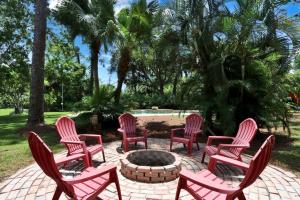 Amazing Log Cabin Rental with Pool for a Family Vacation in Florida
