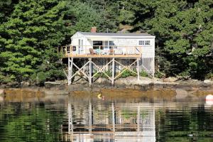 Studio Cottage Rental next to the Water in Boothbay Harbor, Maine