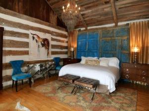 Exquisite Group Rental with an Outdoor Pool near New Braunfels, Texas