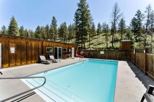 Fully-Equipped Airstream Rental for Glamping in Chelan, Washington