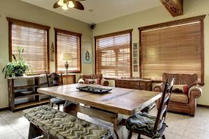 Luxury Rental with a Swimming Pool Perfect for Large Groups near Gruene, Texas