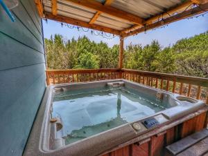 Sunflower - Hot Tub on porch, Granbury, TX