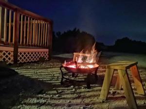 Sunflower - Hot Tub on porch, Granbury, TX