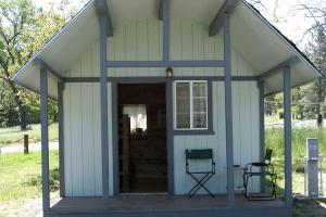 Affordable Vacation Cabin Rentals with Shared Pool near Yosemite National Park