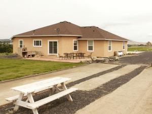 Secluded Vacation Rental with Picturesque Vineyard Views in Benton City, Washington