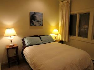 Romantic Cabin Getaway Along the Madison River in Ennis, Montana