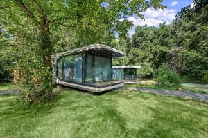 Modern Airstream Glamping with Pond Views in Rural South Carolina