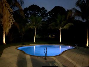 Luxury Cottage Rental with Pool for Glamping in Florida