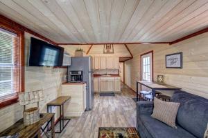 Mountain Glamping Cabin in Hayesville, North Carolina near the Appalachian Trail