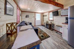 Mountain Glamping Cabin in Hayesville, North Carolina near the Appalachian Trail