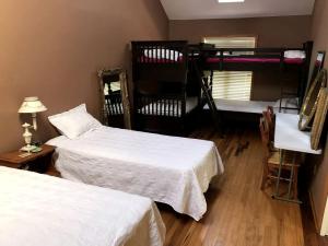 Pet-Friendly Log Cabin with an Outdoor Pool near Crofton, Kentucky