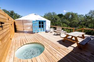 Peaceful Couples Yurt with Hot Tub in Dripping Springs, Texas
