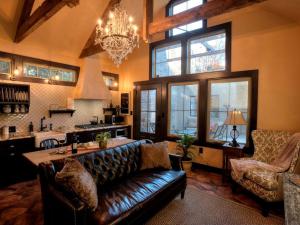 Romantic Cottage Rental Tucked Away in the Countryside near Lancaster, Pennsylvania
