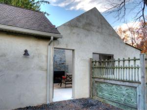 Romantic Cottage Rental Tucked Away in the Countryside near Lancaster, Pennsylvania