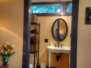 Romantic Cottage Rental Tucked Away in the Countryside near Lancaster, Pennsylvania