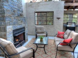 Romantic Cottage Rental Tucked Away in the Countryside near Lancaster, Pennsylvania