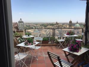 Casa tipica siciliana patronale home BedandBreakfast TreMetriSoprailCielo Camere con vista, colazione interna in terrazzo panoramico