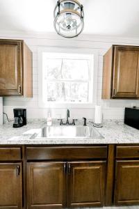 Charming Cabin in the Woods - Peaceful Glamping Spot near Owensville, Missouri