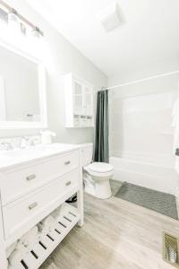 Charming Cabin in the Woods - Peaceful Glamping Spot near Owensville, Missouri