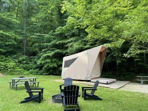 Safari Tent Glamping in Kentucky with AC and Access to Biking Trails