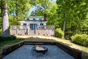 Embrace Nature in this Lakefront Cottage with Fire Pit in Charlotte, North Carolina