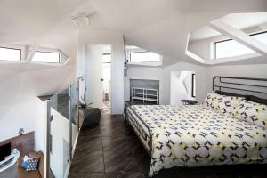 Unique and Secluded Dome Retreat Surrounded by Mountains in Palm Springs