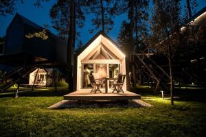 Luxurious Cabin Rental with a Hot Tub near Maribor for Glamping in Slovenia
