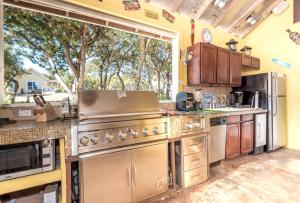 Modern Texas Hill Country Suite Rental for Four near San Antonio