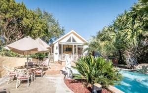 Modern Texas Hill Country Suite Rental for Four near San Antonio