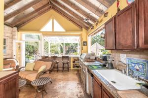 Modern Texas Hill Country Suite Rental for Four near San Antonio