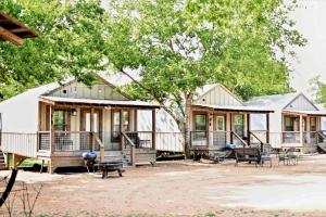 Dream Glamping Destination: Stunning Tented Cabin on the Geronimo Creek in Seguin, Texas