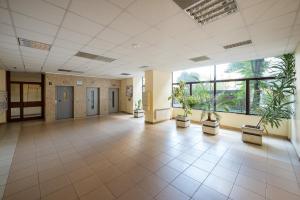 Rondo ONZ City Centre Apartment by BookingHost