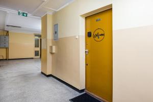 Rondo ONZ City Centre Apartment by BookingHost