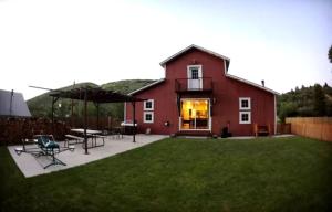 Luxurious Pet-Friendly Vacation Rental close to Mirror Lake in Kamas, Utah