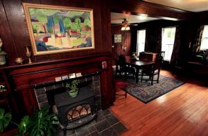 Bed and Breakfast Suite with Impressive Mountain Views near Asheville, North Carolina