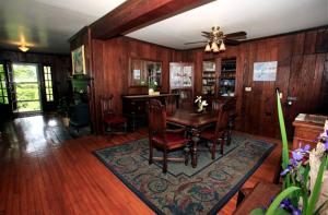 Bed and Breakfast Suite with Impressive Mountain Views near Asheville, North Carolina