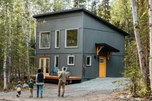 Gorgeous Cabin Settled in the Middle of the Mountain in Anchorage, Alaska