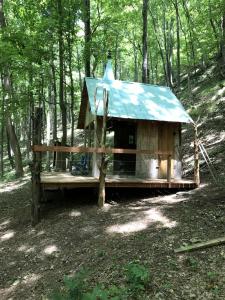 Tranquil Retreat Cabin Rental for a Woodland Vacation near Smithville, Tennessee