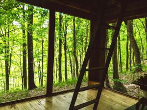 Tranquil Retreat Cabin Rental for a Woodland Vacation near Smithville, Tennessee