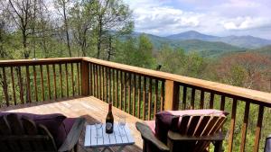 Cozy Cabin Rental with Stunning Views for Mountain Getaway in Boone, North Carolina