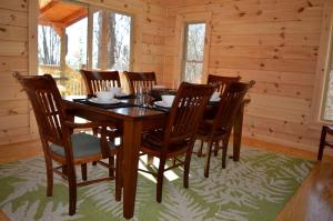 Beautifully Equipped Cabin for Luxury Getaway near Asheville, North Carolina