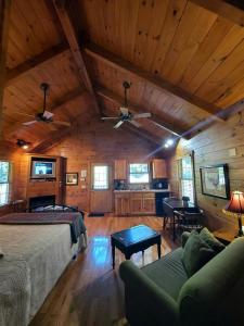 Cozy Riverside Cabin Retreat Near New River, Virginia