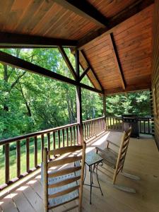 Cozy Riverside Cabin Retreat Near New River, Virginia
