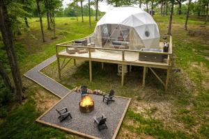 Amazing Pure Glamping Secluded Dome with Hot-tub in Grantsburg, Illinois