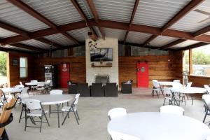 Amazing Family Vacations in Nature in this Cute Log Cabin near Austin, Texas