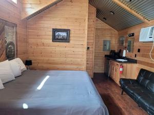 Amazing Family Vacations in Nature in this Cute Log Cabin near Austin, Texas