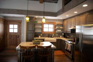 Charming Historic-Inspired Vacation Home with Mountain Views near Pony School House in Pony, Montana
