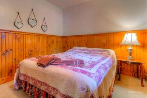 Traditional Wooden Cabin Rental in the Poconos, Pennsylvania